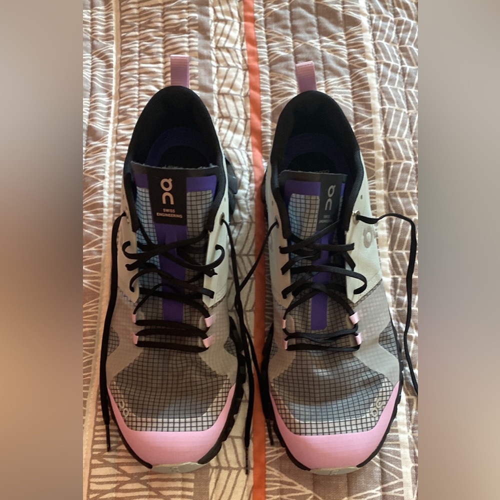 On cloud women’s shoes X shift size 10W